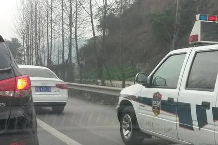 桂林拖车服务附近救援车